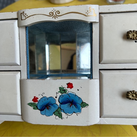 60’s Japanese Jewelry Box - Picture 6 of 7